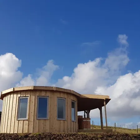 Skye Cabins Skeabost Exterior photo