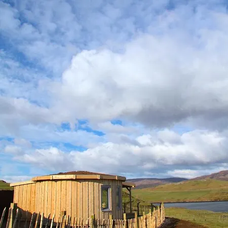 Skye Cabins Skeabost Exterior photo