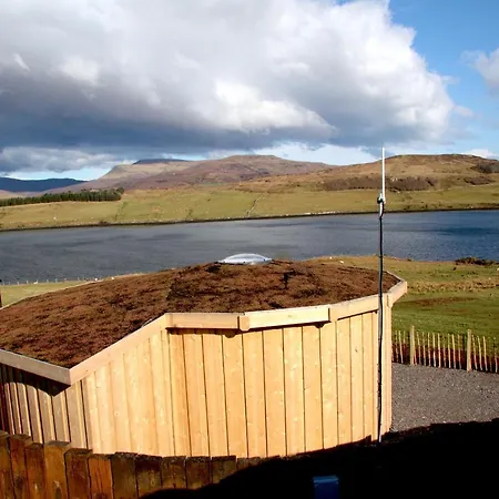 Skye Cabins Skeabost Exterior photo